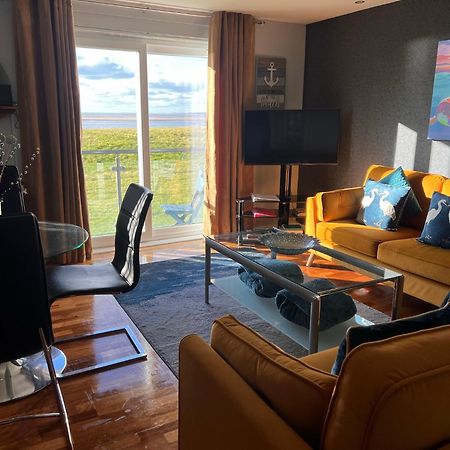 Cockledora, A Luxury Ground Floor Beachfront Apartment Llanelli Buitenkant foto