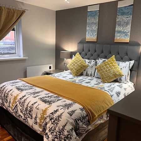 Cockledora, A Luxury Ground Floor Beachfront Apartment Llanelli Buitenkant foto