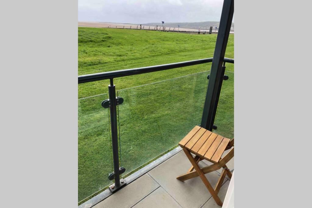 Cockledora, A Luxury Ground Floor Beachfront Apartment Llanelli Buitenkant foto
