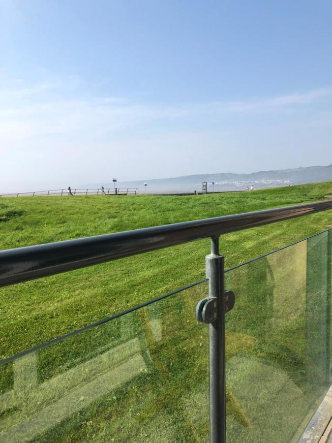 Cockledora, A Luxury Ground Floor Beachfront Apartment Llanelli Buitenkant foto