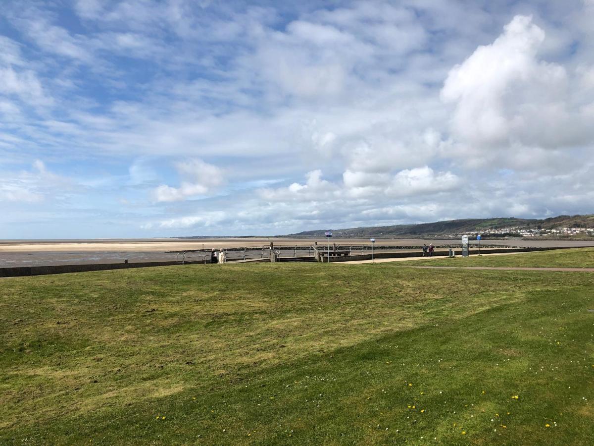 Cockledora, A Luxury Ground Floor Beachfront Apartment Llanelli Buitenkant foto