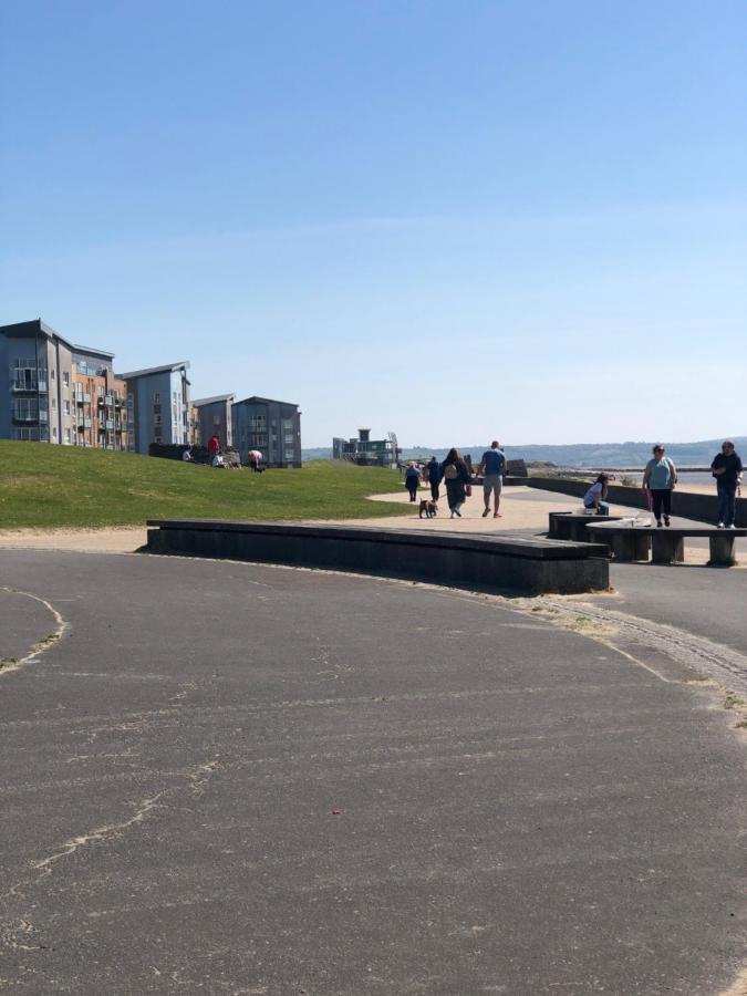 Cockledora, A Luxury Ground Floor Beachfront Apartment Llanelli Buitenkant foto