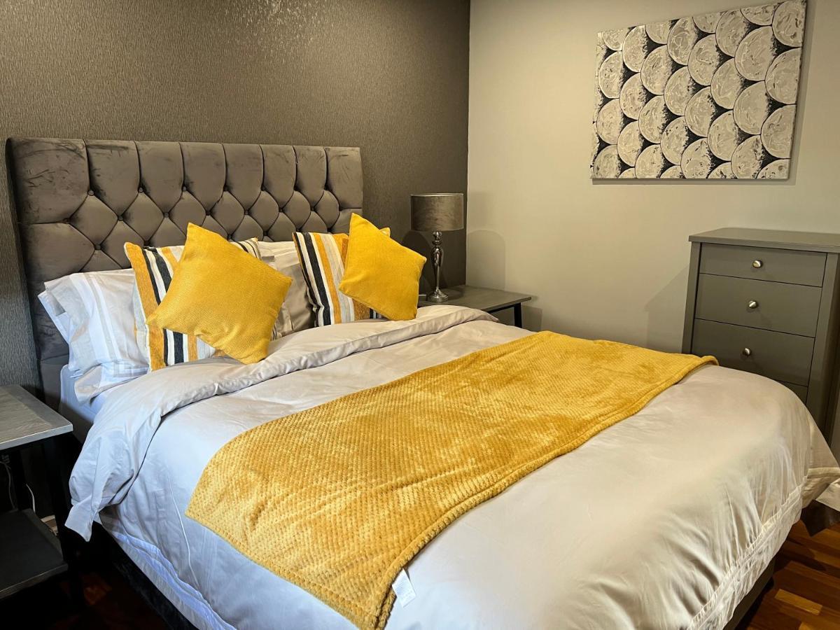 Cockledora, A Luxury Ground Floor Beachfront Apartment Llanelli Buitenkant foto