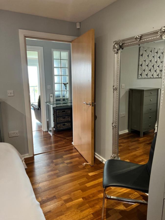 Cockledora, A Luxury Ground Floor Beachfront Apartment Llanelli Buitenkant foto