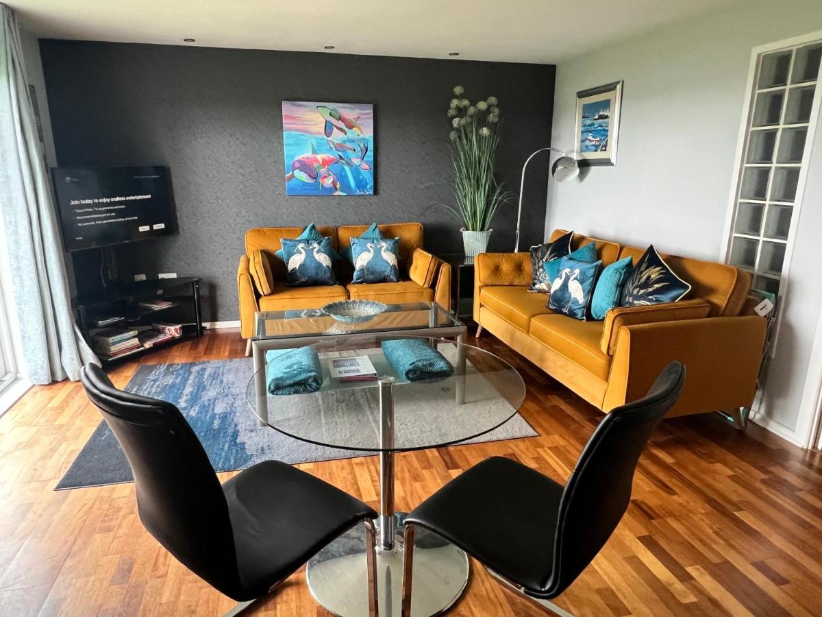 Cockledora, A Luxury Ground Floor Beachfront Apartment Llanelli Buitenkant foto